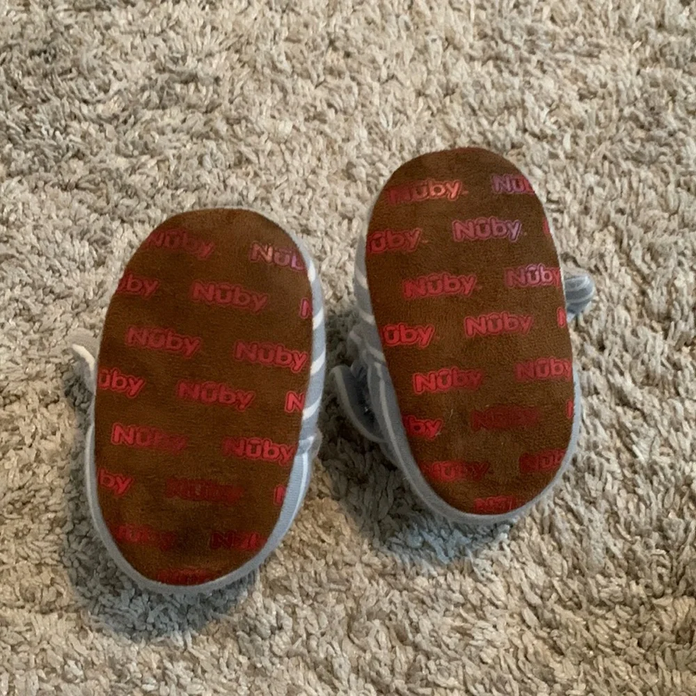 Nuby Gray Striped Plush Booties 6-12 Months